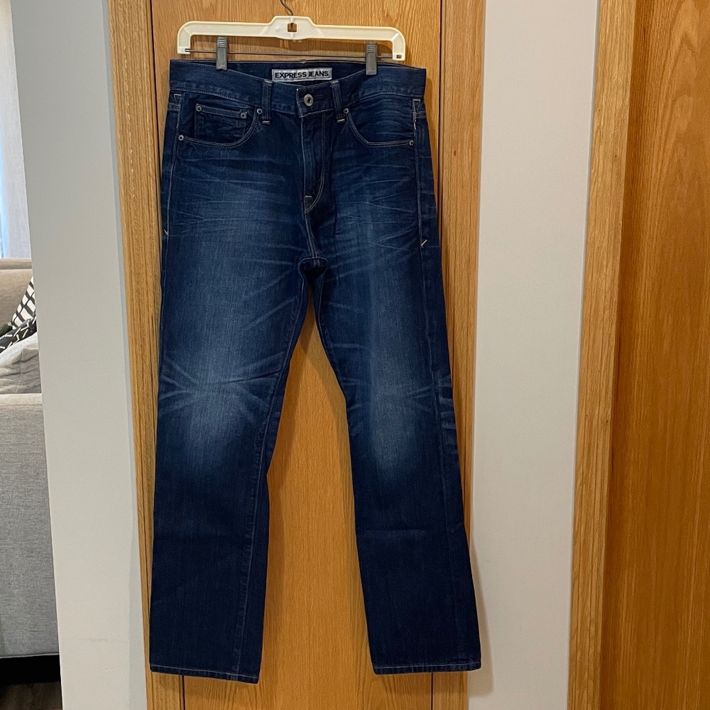 Men's Express Classic Fit Kingston Straight Leg Jeans